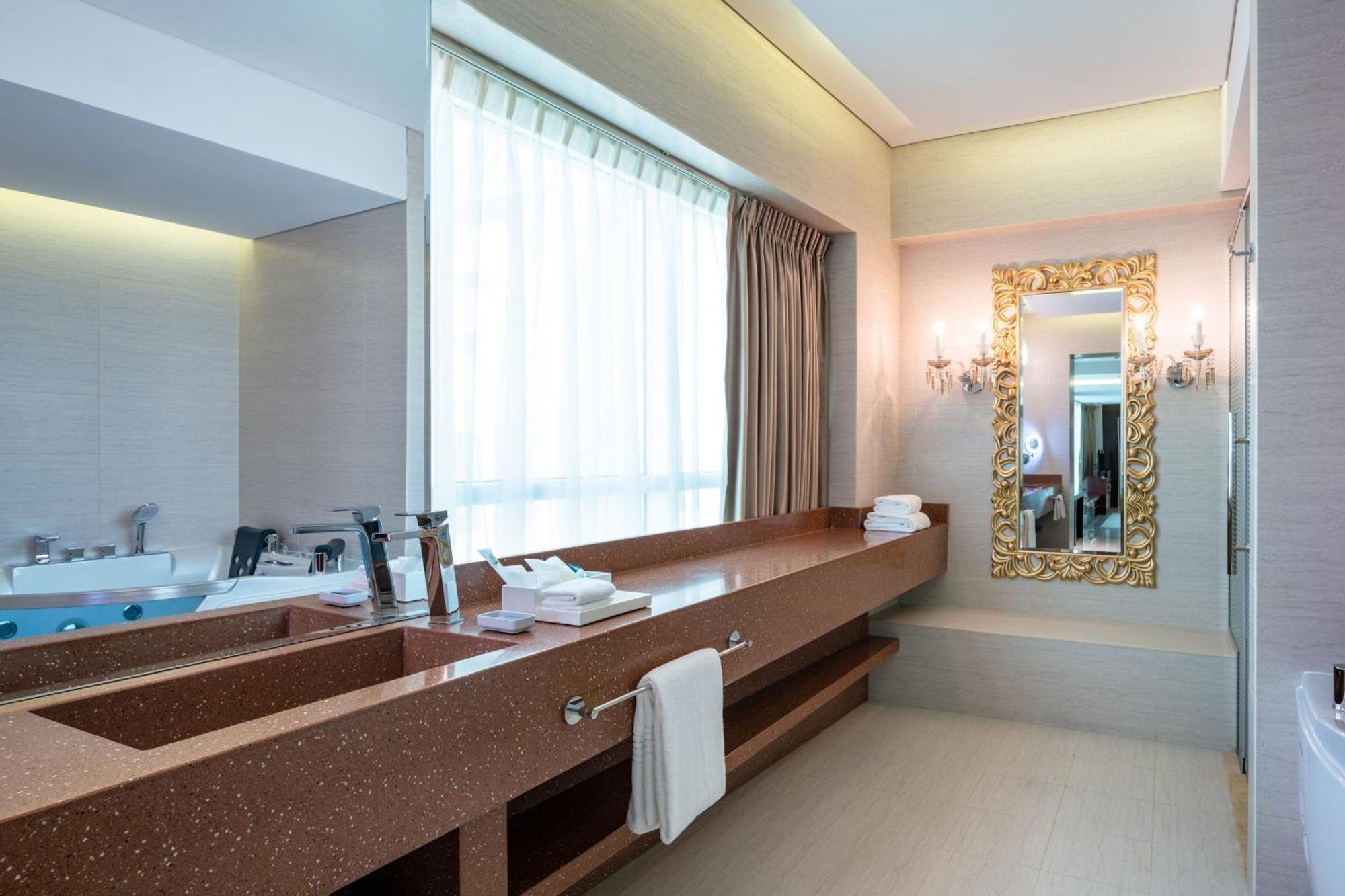 Four Points By Sheraton Sharjah Ngoại thất bức ảnh
